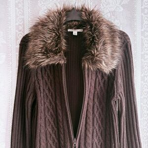 Carolyn Taylor Women's Brown Zip Up Sweater With Faux Fur Collar